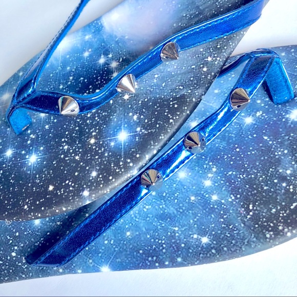 NEW CANDIE’S Galaxy Sandals Flip Flops Studded Stars Medium 7/8 Women’s - Picture 6 of 15